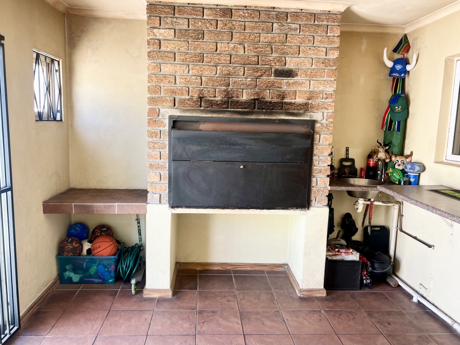 3 Bedroom Property for Sale in Ruyterwacht Western Cape